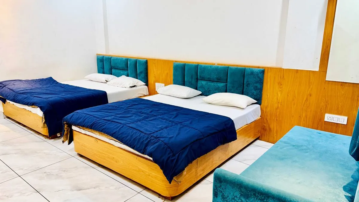Hotel Raj Inn room interior