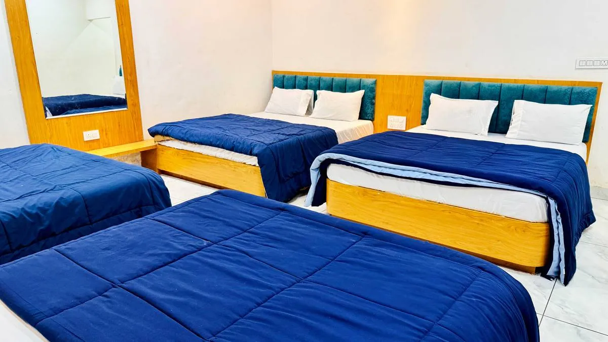 Eight Bed AC Room at Hotel Raj Inn